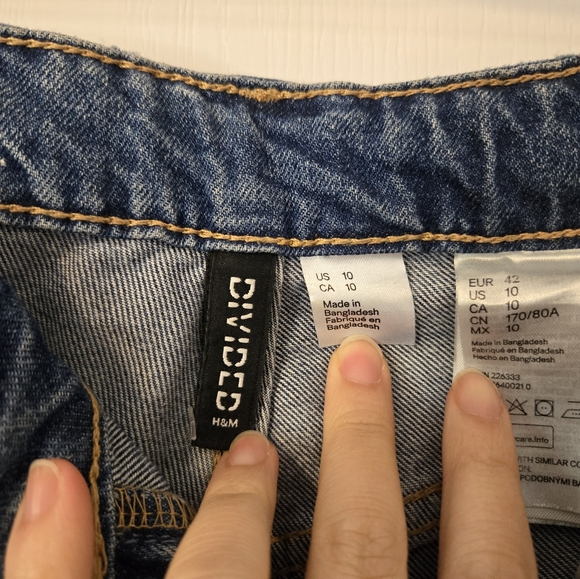 H&M jeans size 10 with button fly - Picture 3 of 3